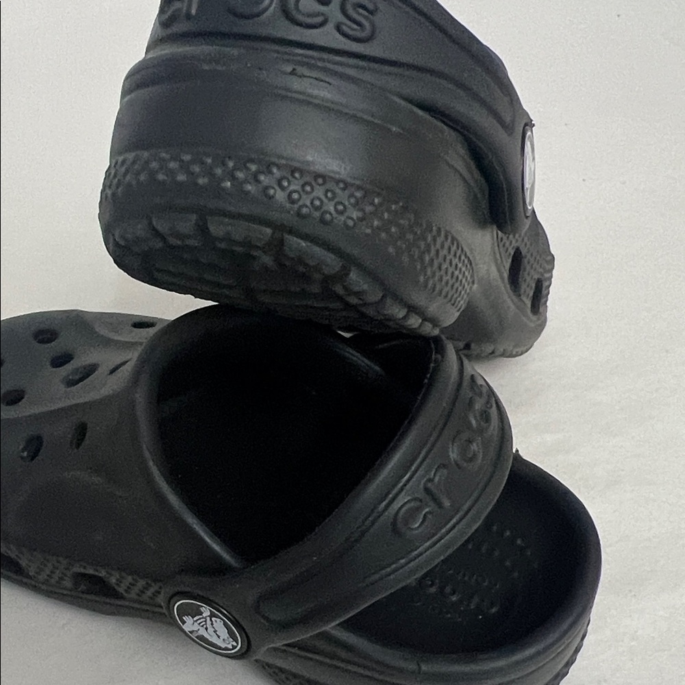CROCS Kids Black Sandals sz 6 - Picture 12 of 16